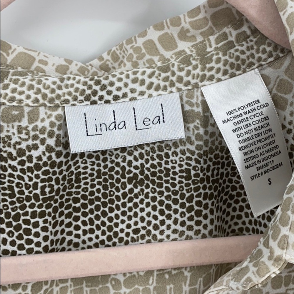 Linda Leal Snakeskin Button Down Blouse Womens Size S Tan Brown Animal Print - Picture 5 of 6